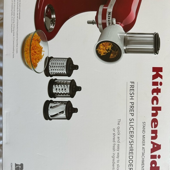 KitchenAid FreshPrep Slicer/Shredder w/ 3 blades - Picture 2 of 3